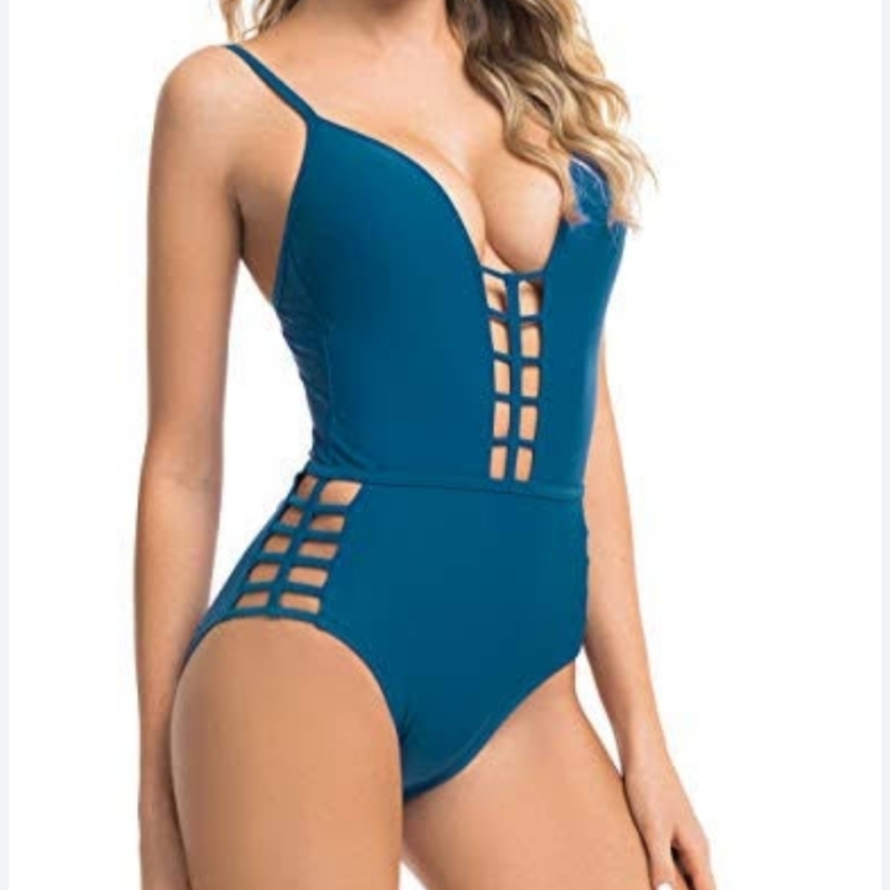 Hilor One Piece Cut Cut swimwear